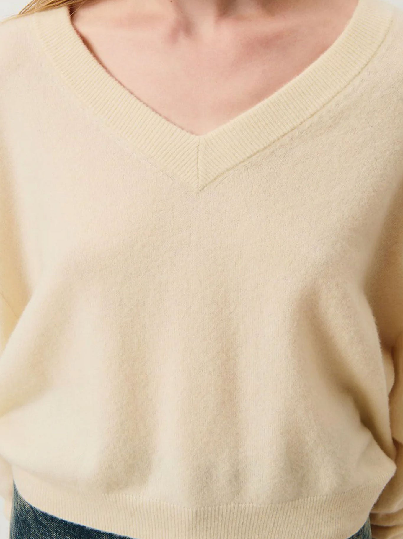 AMERICAN VINTAGE RAXOW VEE NECK JUMPER
