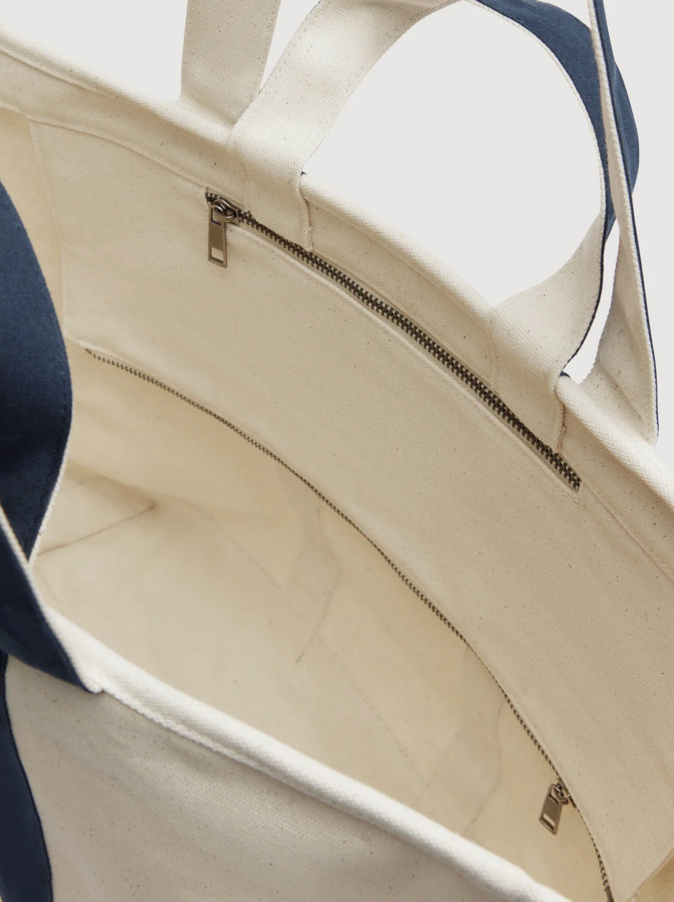 ASSEMBLY LABEL CANVAS WEEKEND BAG