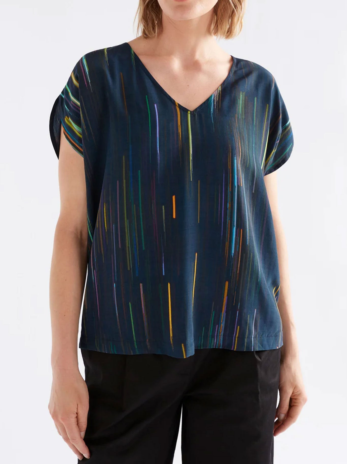ELK KAYRA V NECK TOP
