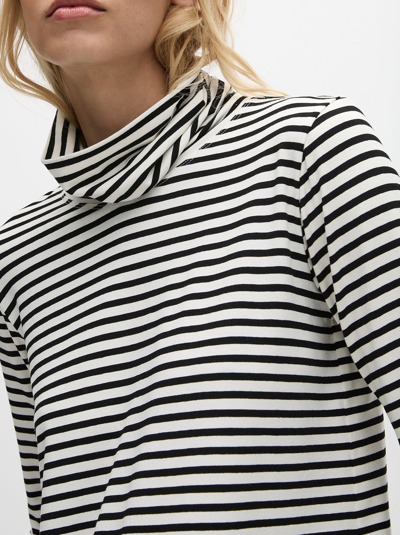 MELA PURDIE TURTLE NECK TOP