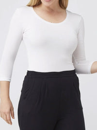 TANI 3/4 SLEEVE SCOOP TEE
