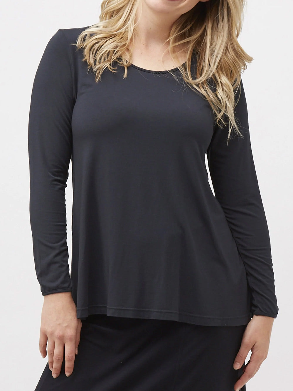 TANI SWING SPLIT HEM LONG SLEEVE TEE