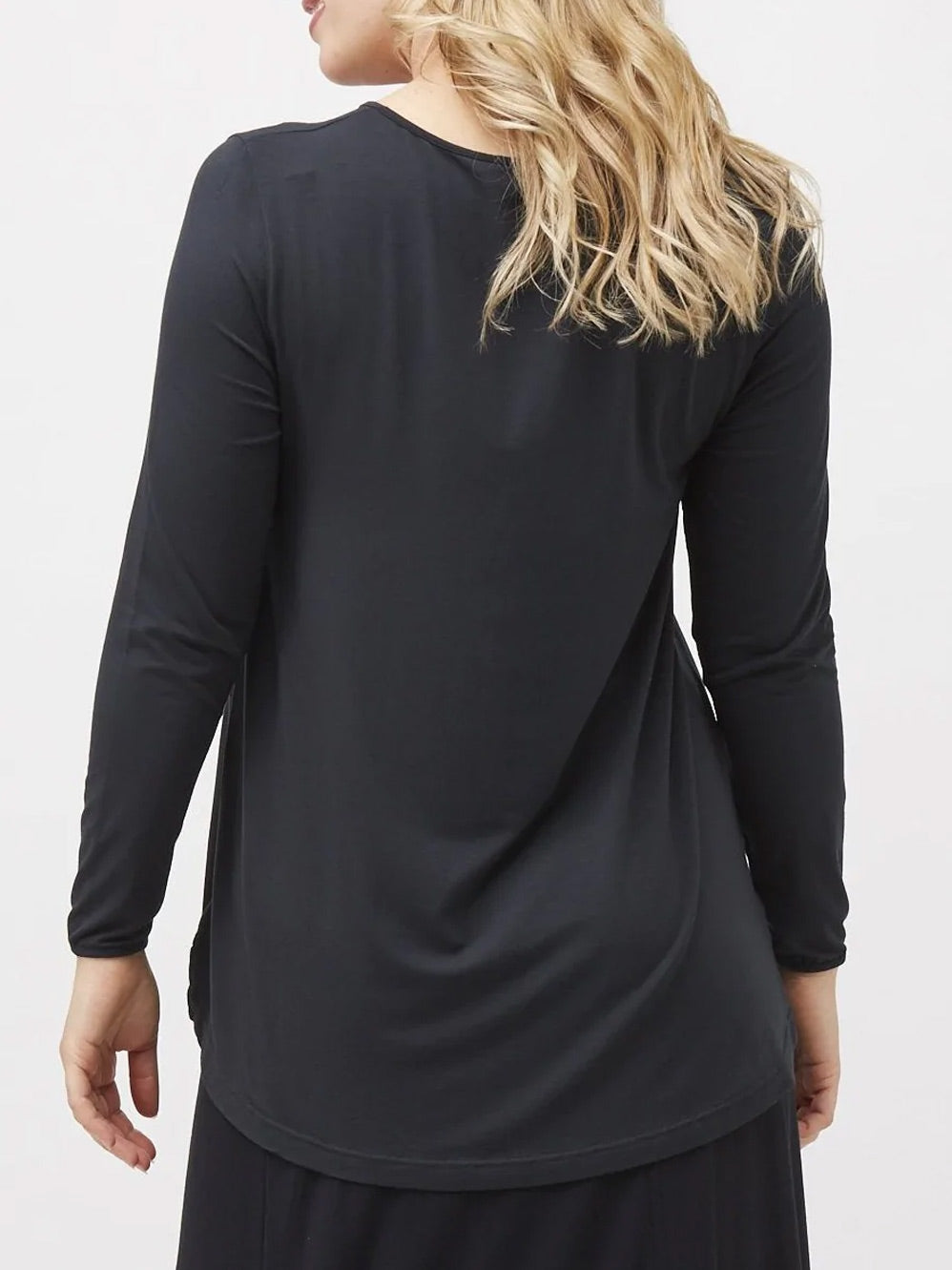 TANI SWING SPLIT HEM LONG SLEEVE TEE