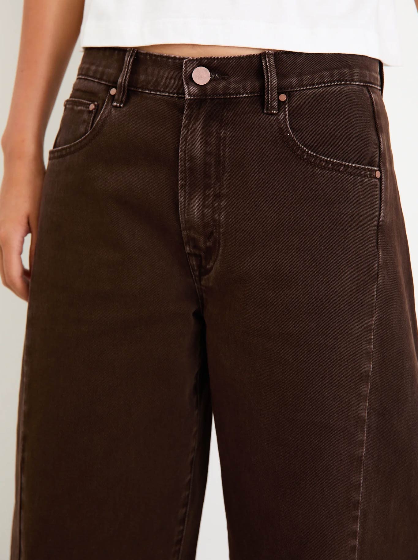 AMONG THE BRAVE VARSITY FORWARD SEAM BARREL JEANS