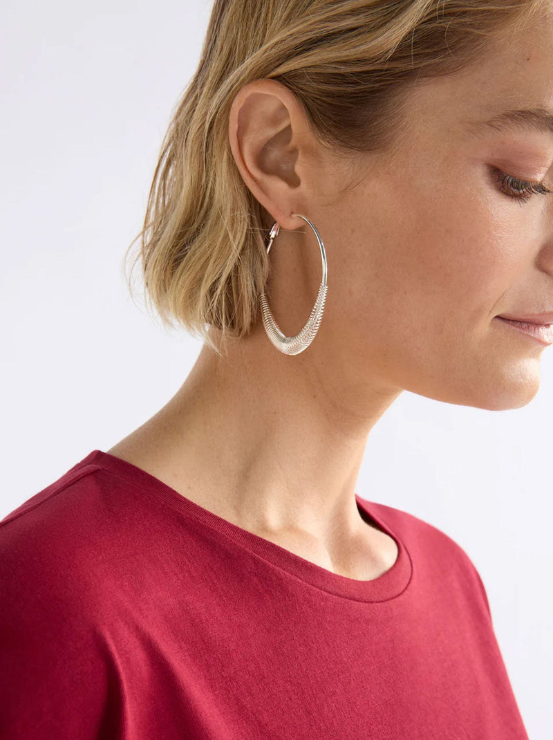 ELK SOLF METALLIC HOOP EARRING