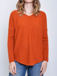 JAMES MELBOURNE VEE NECK CURVED HEM