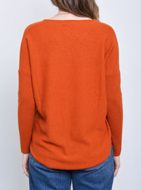 JAMES MELBOURNE VEE NECK CURVED HEM