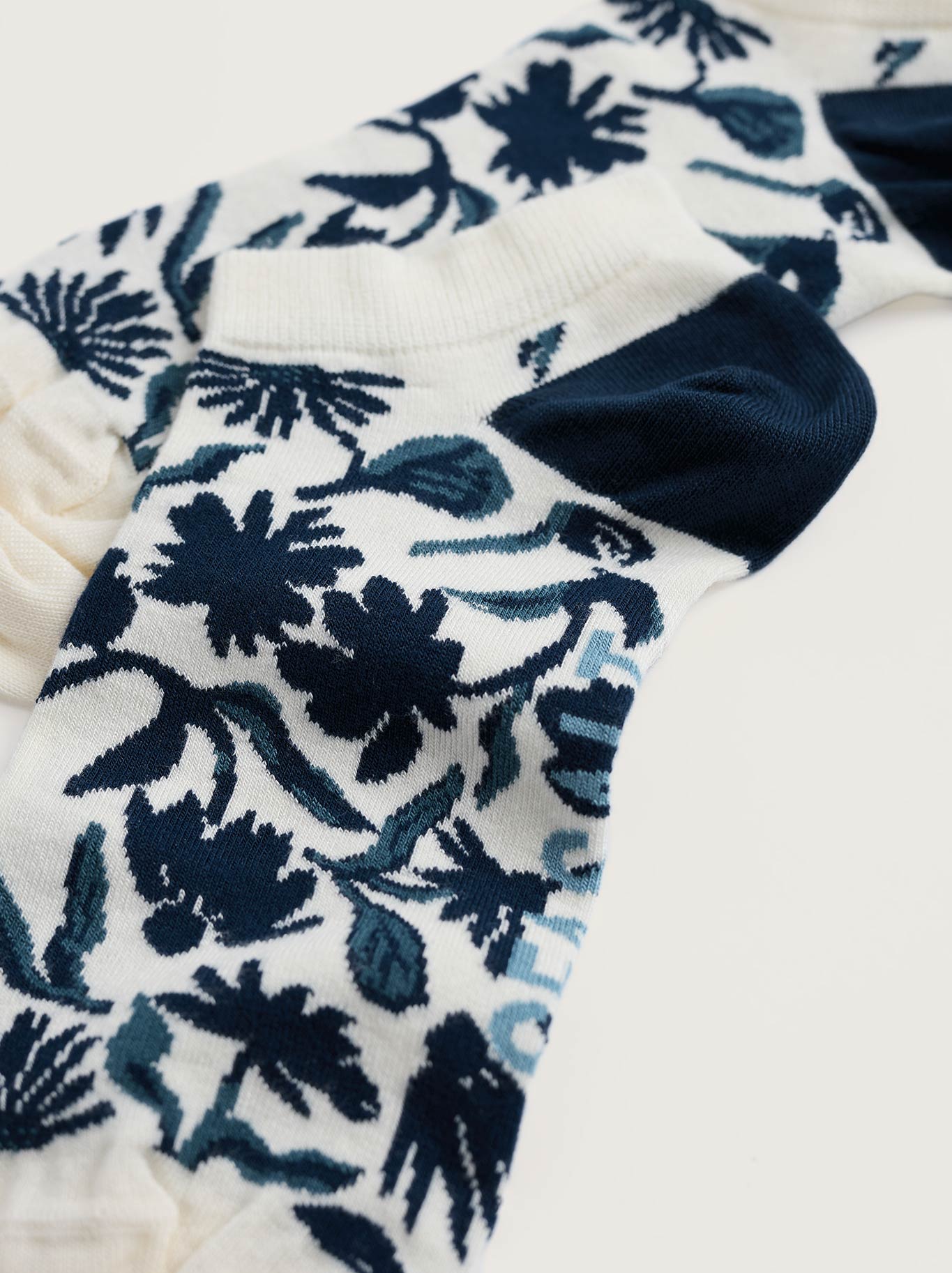 SEASALT BAMBOO ARTY TRAINER SOCKS