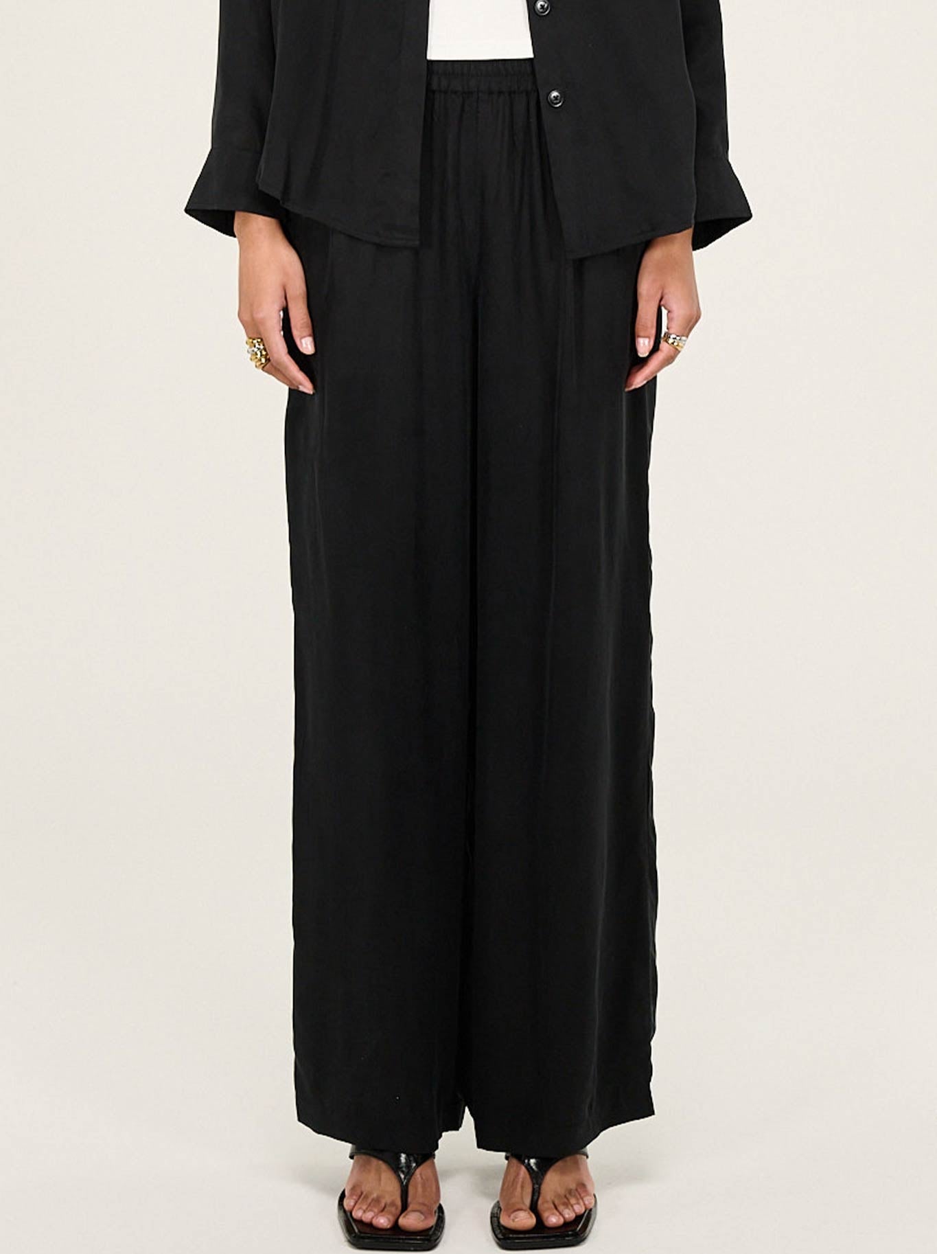 STAPLE THE LABEL SILVIE CUPRO RELAXED PANTS