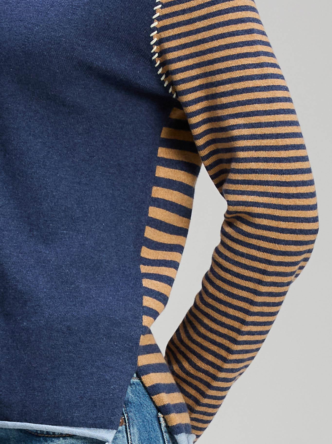 ZAKET & PLOVER VARIED STRIPE V-NECK