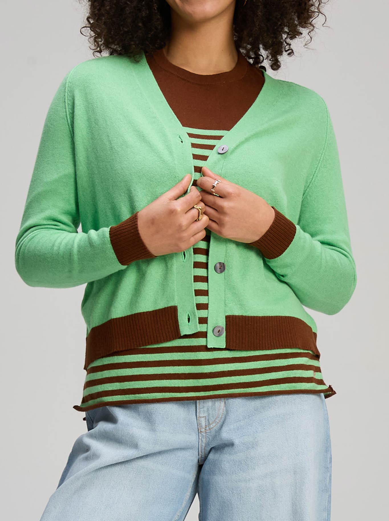 ZAKET & PLOVER ESSENTIAL V NECK CARDI