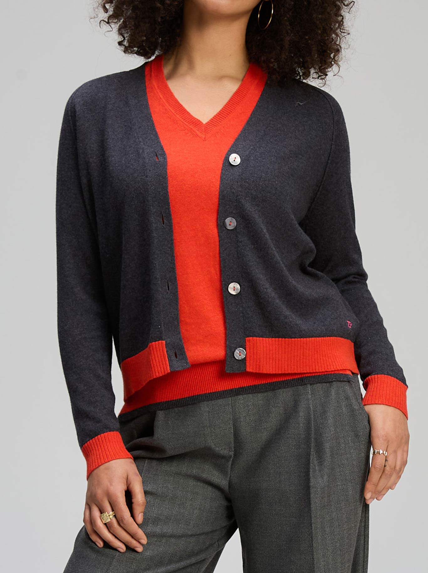 ZAKET & PLOVER ESSENTIAL V NECK CARDI