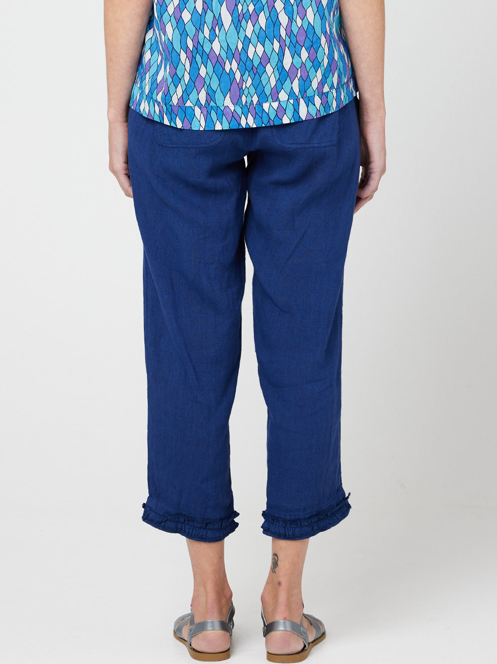 CAKE LINEN RUFFLE CAPRI PANT Yeltuor