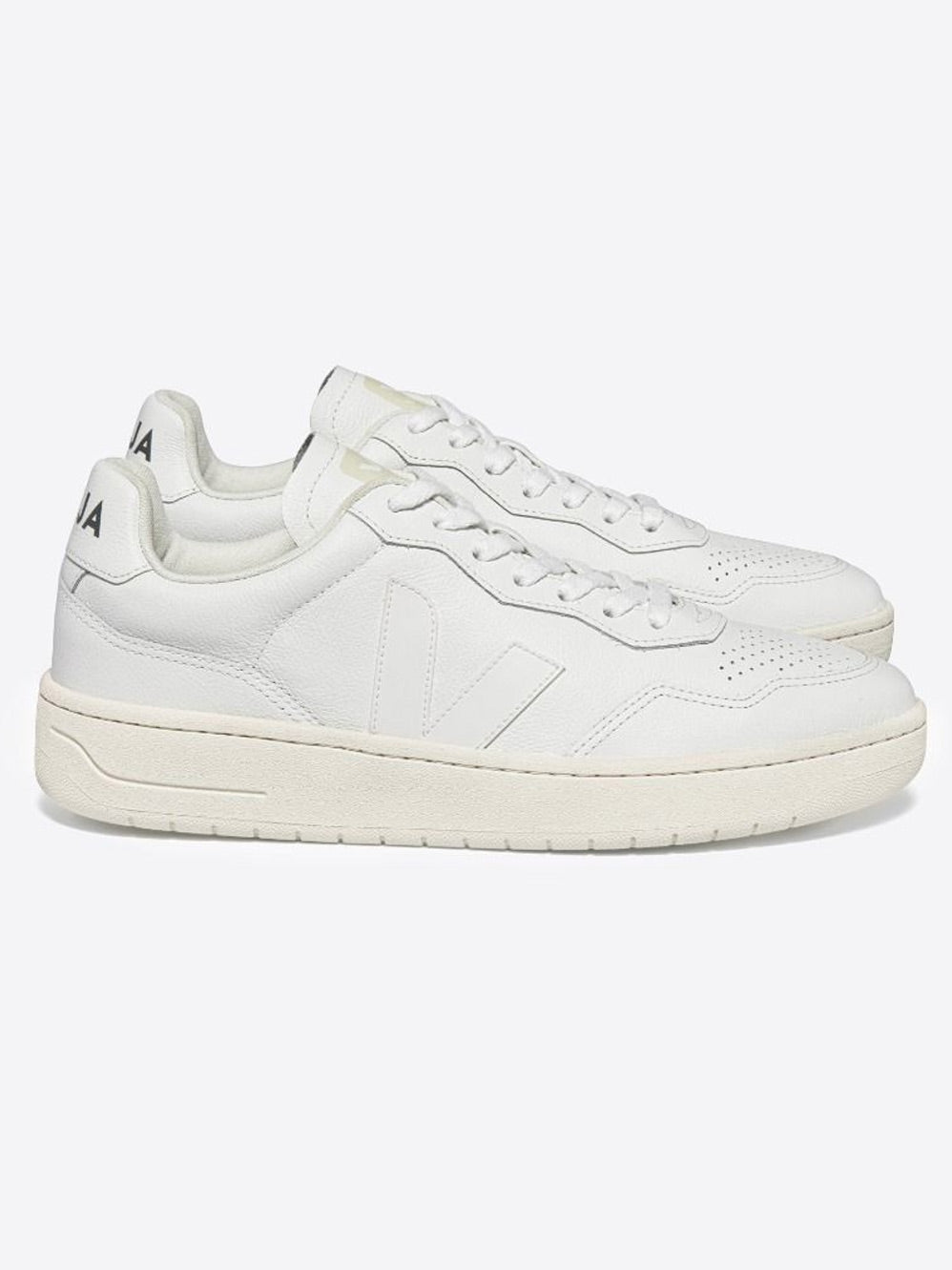 White veja sneakers hot sale